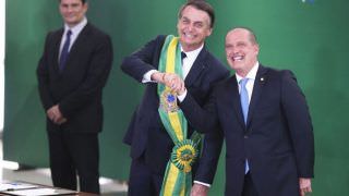 Bolsonaro diz que Congresso quer transformá-lo em uma rainha da Inglaterra