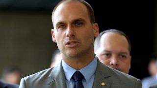 Projeto apoiado por Eduardo Bolsonaro 'libera' canabidiol