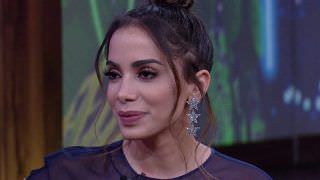 Anitta ignora críticas sobre cachê de R$ 500 mil e faz show em Parintins