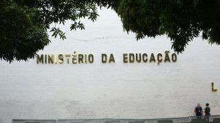 MEC estuda rever suspensão para criação de novos cursos de medicina