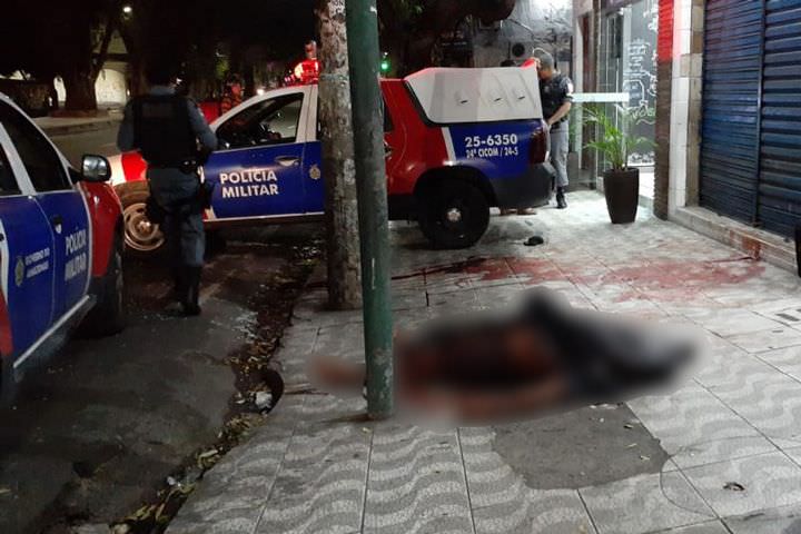 Homem é morto a tiros ao tentar assaltar comércio no Centro de Manaus