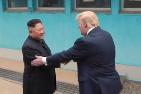 Trump é o 1º presidente dos EUA no cargo a pisar na Coreia do Norte