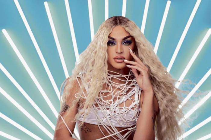 Pabllo Vittar se declara para Anitta durante parada LGBT de NY: 'Te amo'