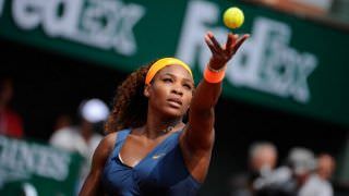 Serena Williams é multada por danificar quadra em Wimbledon
