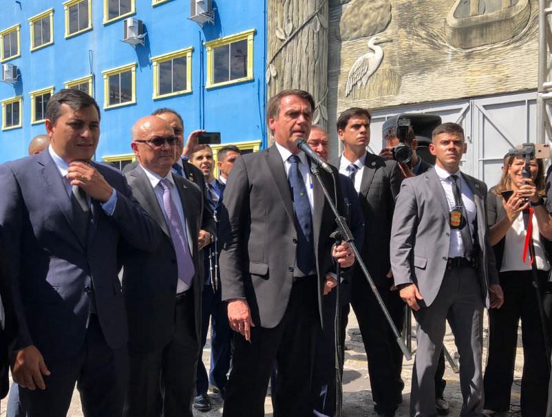 'Perderam tempo comigo', diz Bolsonaro à invasão de hackers em seu celular