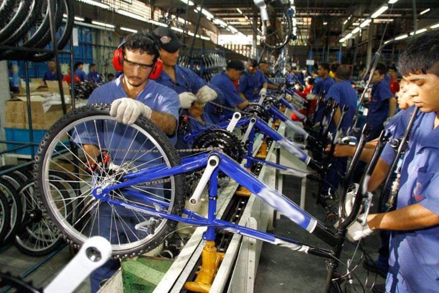 Desemprego sobe para 13,3% no 2º trimestre, com queda recorde de ocupados