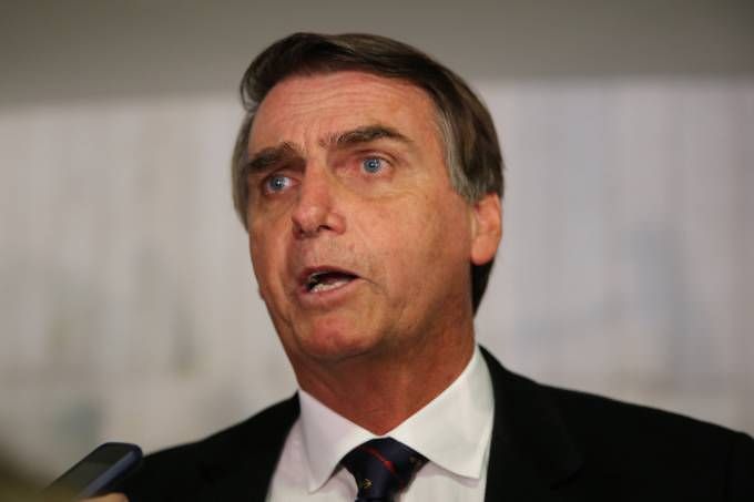 Não podemos aceitar que Macron dispare ataques à Amazônia, diz Bolsonaro