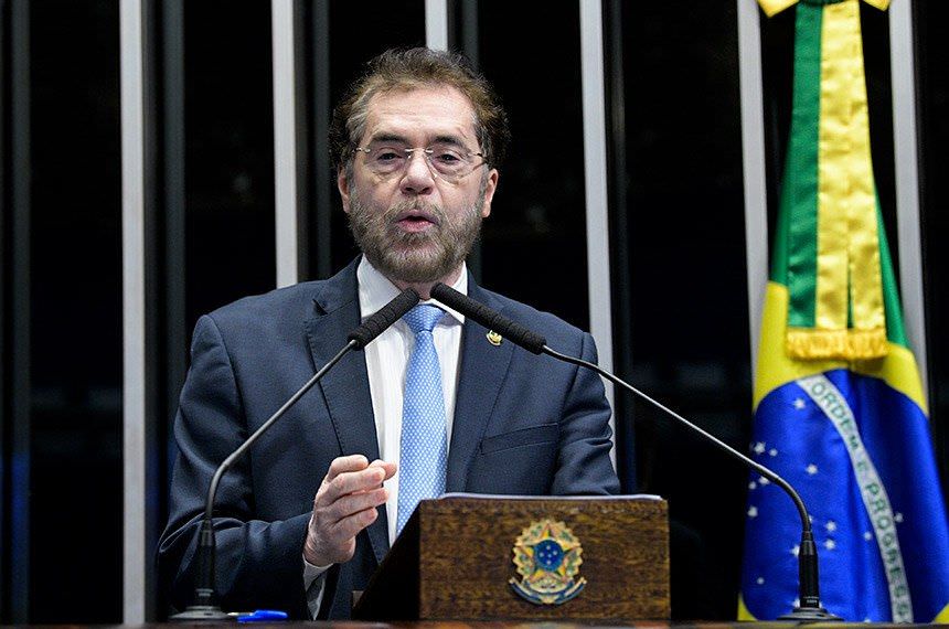 Senador do Amazonas anuncia PEC que prevê impressão de voto eletrônico