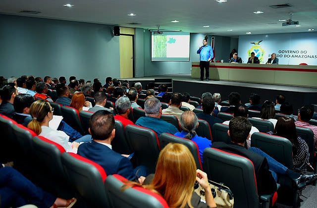 Wilson Lima reúne secretariado e impõe ‘aperto de cinto’