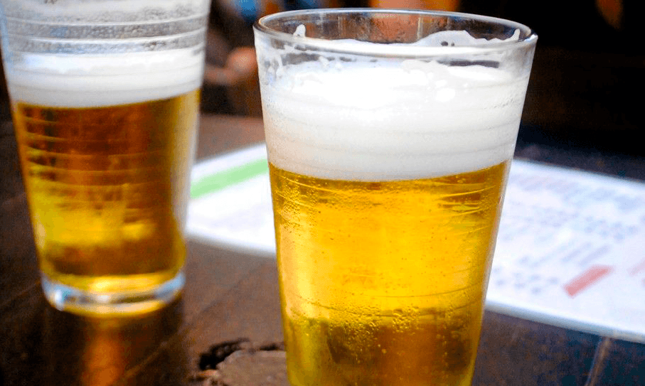 Vítimas internadas após ingestão de cerveja em MG sobe para 10