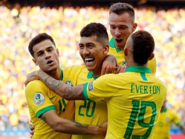 Negar favoritismo na final contra o Peru vira mantra da seleção brasileira
