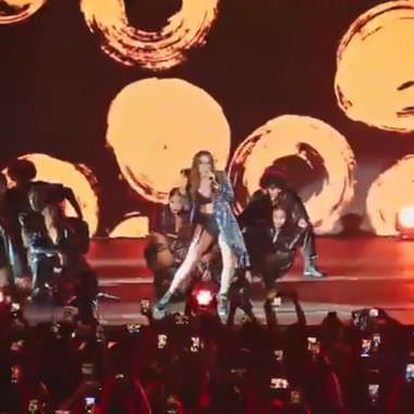 Anitta responde colegas que a pediram ingressos para Copa América: 'Não sou dona do Maracanã'