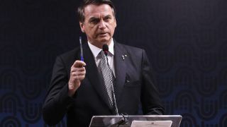 Bolsonaro diz que indicará evangélico para STF pelos 'valores familiares'