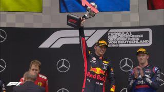 Verstappen vence 'corrida maluca' na Alemanha e Hamilton fica em 11º