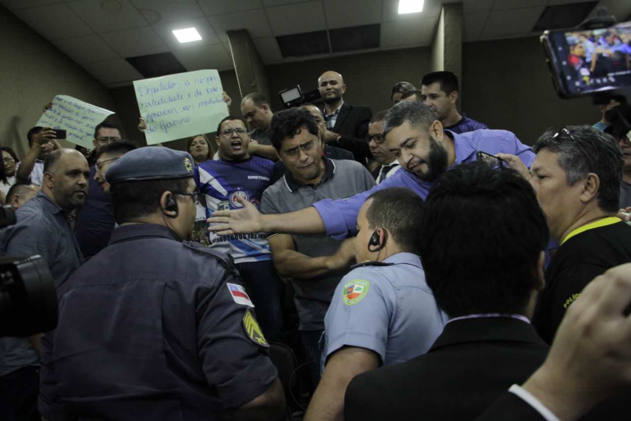 Servidores protestam contra medidas do governo Wilson Lima na Aleam