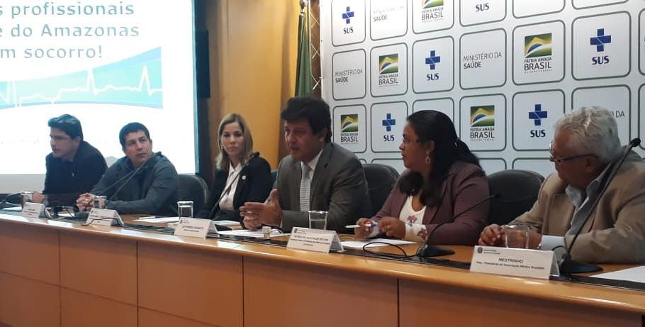 Médicos vão até Brasília pedir intervenção do Ministério da Saúde