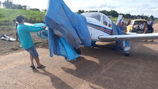Jovem tem braço e perna decepados após ser atropelado por avião