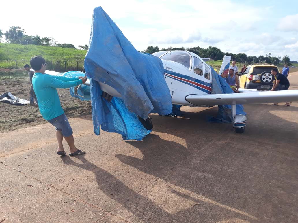 Jovem tem braço e perna decepados após ser atropelado por avião