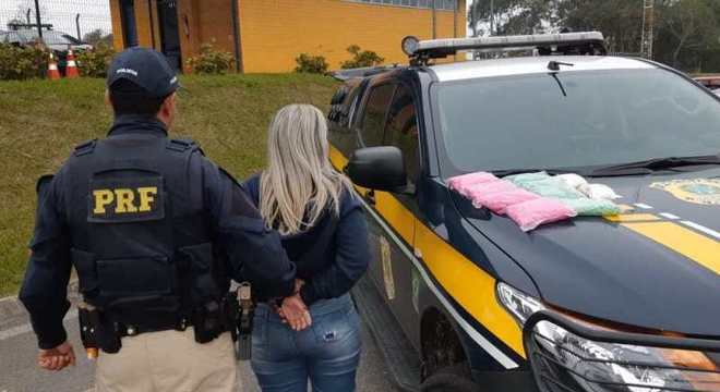 PRF prende garota de 18 anos em SP com 16 mil comprimidos de ecstasy