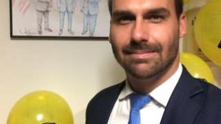 Bolsonaro enviou aos EUA solicitação para o filho ser aceito embaixador
