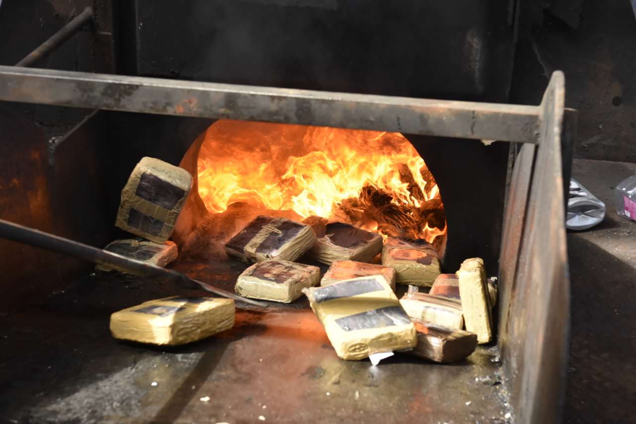 Drogas apreendidas, no valor de R$ 20 milhões, são incineradas