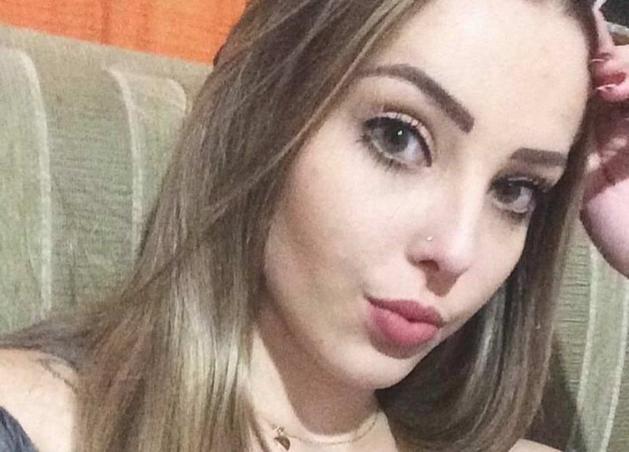 Jovem abandona namorada morta em porta de hospital e foge