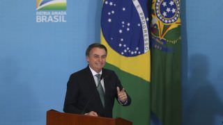 Bolsonaro chega a Manaus em meio a grandes expectativas