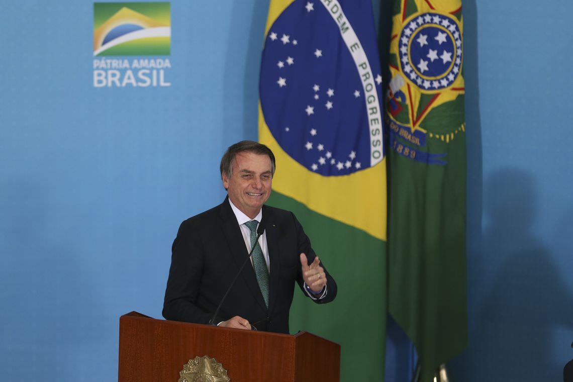 Bolsonaro chega a Manaus em meio a grandes expectativas