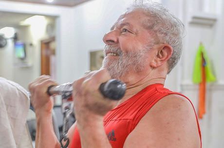 Fitness, Lula corre nove quilômetros por dia na carceragem de Curitiba