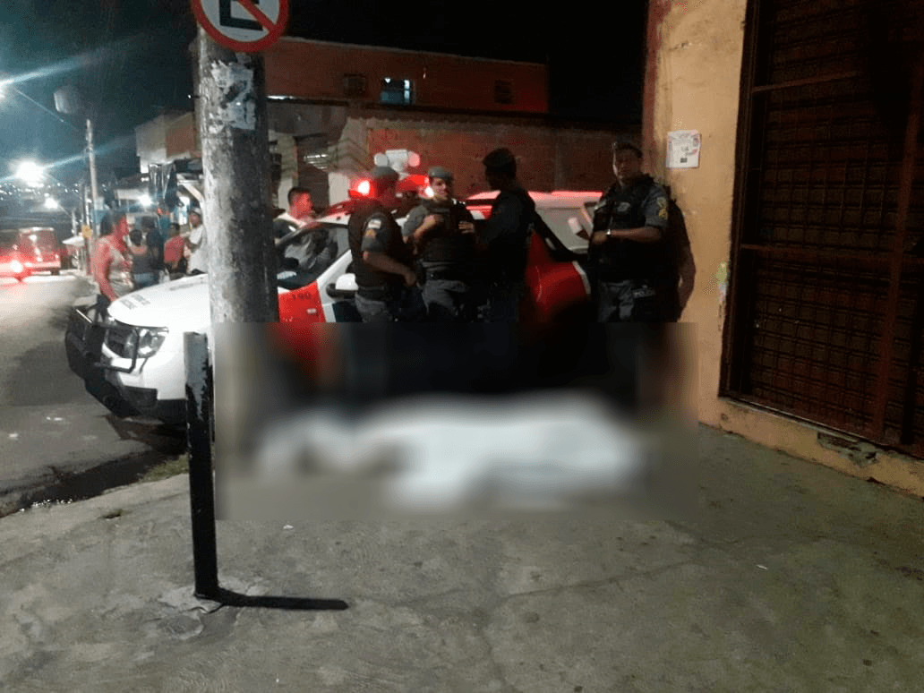 Grupo executa homem com 7 tiros e foge em picape, na Zona Sul