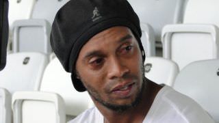 Ronaldinho e irmão deixam Paraguai 171 dias após prisão