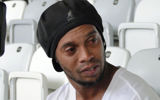 Ronaldinho deve milhões e tem 57 imóveis bloqueados