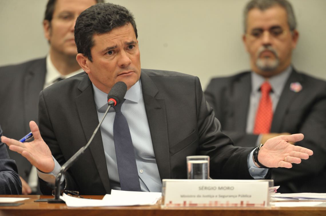 Novos supostos diálogos sugerem que Moro orientou Lava Jato, diz revista