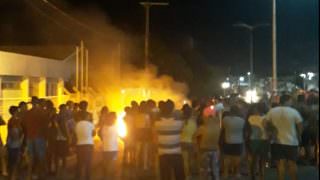 Moradores de Iranduba e Manacapuru endurecem protestos cobrando energia
