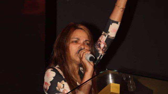 Flordelis aparece usando pulseira de pastor que disse ter sumido