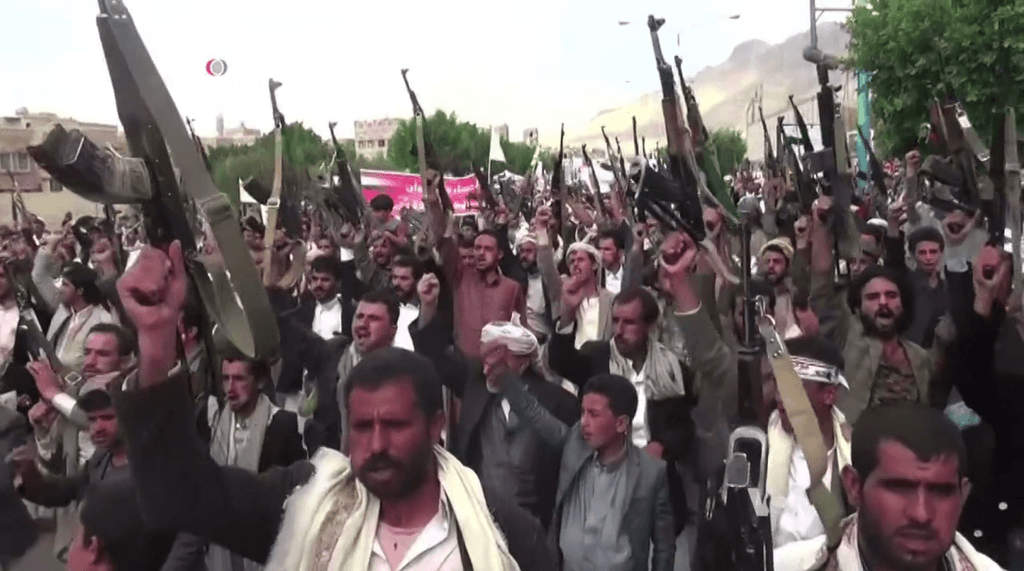 Ataques com míssil, drone e carro-bomba matam ao menos 32 no Iêmen