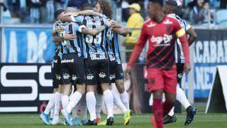 Grêmio supera pênalti perdido de Tardelli, vence Athletico e encerra jejum