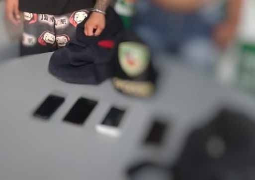 Homem e adolescente são detidos suspeitos de arrastão em Manaus