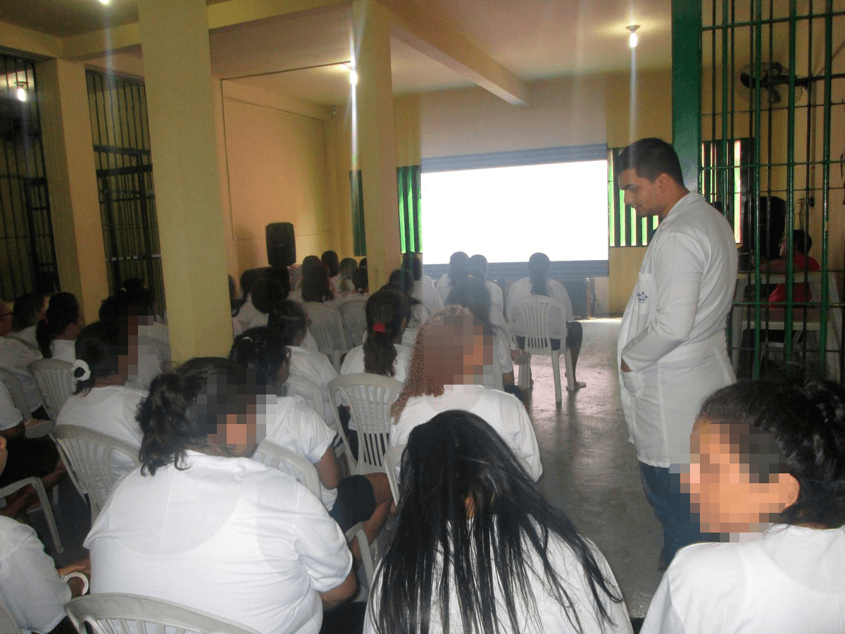 Detentos participam de palestras sobre prejuízos causados pelo cigarro