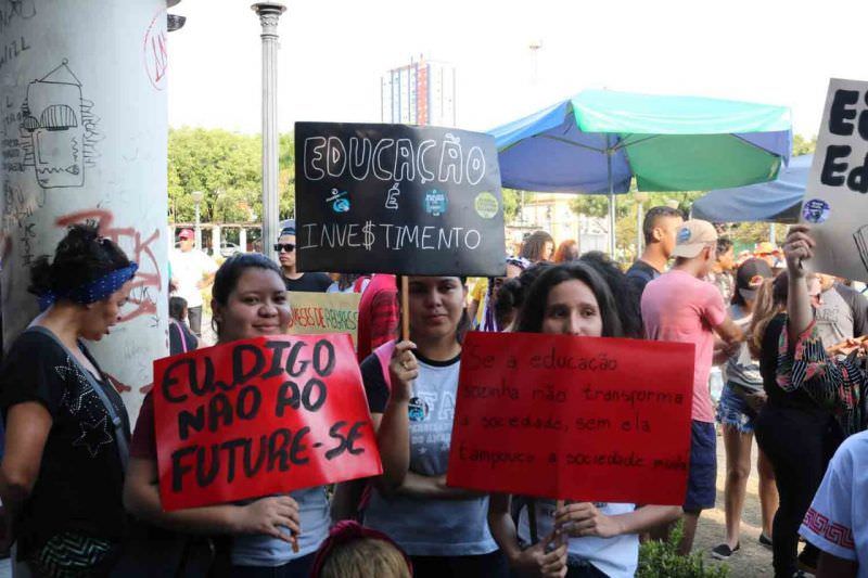 Professores e alunos da Ufam se unem ao ‘Dia de Greve da Educação’