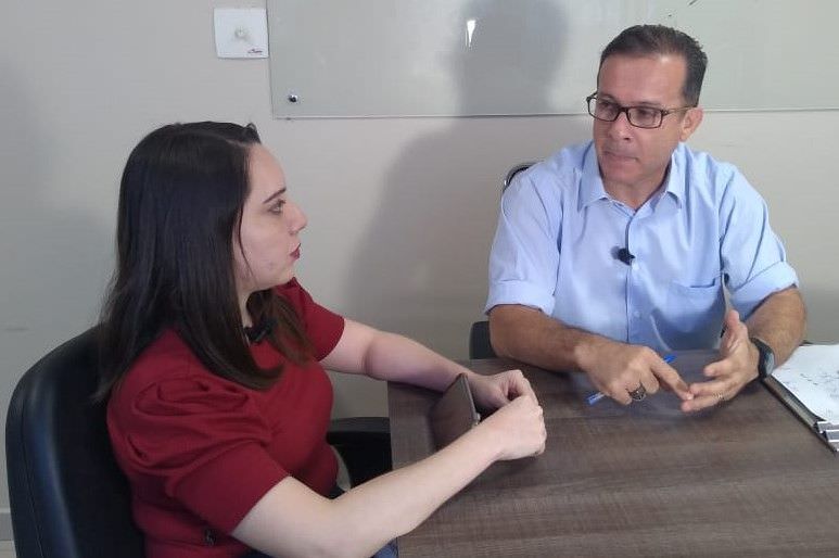 Chico Preto comeu abiu na estreia de programa do Amazonas1