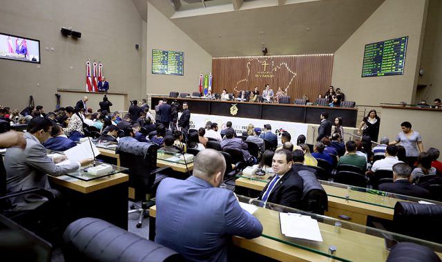 Deputados aprovam PL que garante empréstimo de 585 milhões para pagamento de dívidas