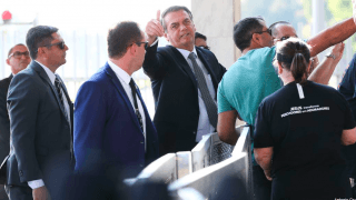 Bolsonaro quer usar Exército para combater queimadas na Amazônia