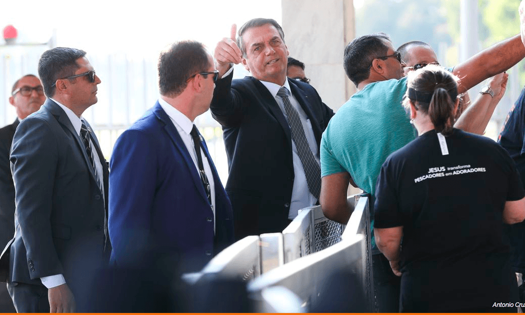 Bolsonaro quer usar Exército para combater queimadas na Amazônia