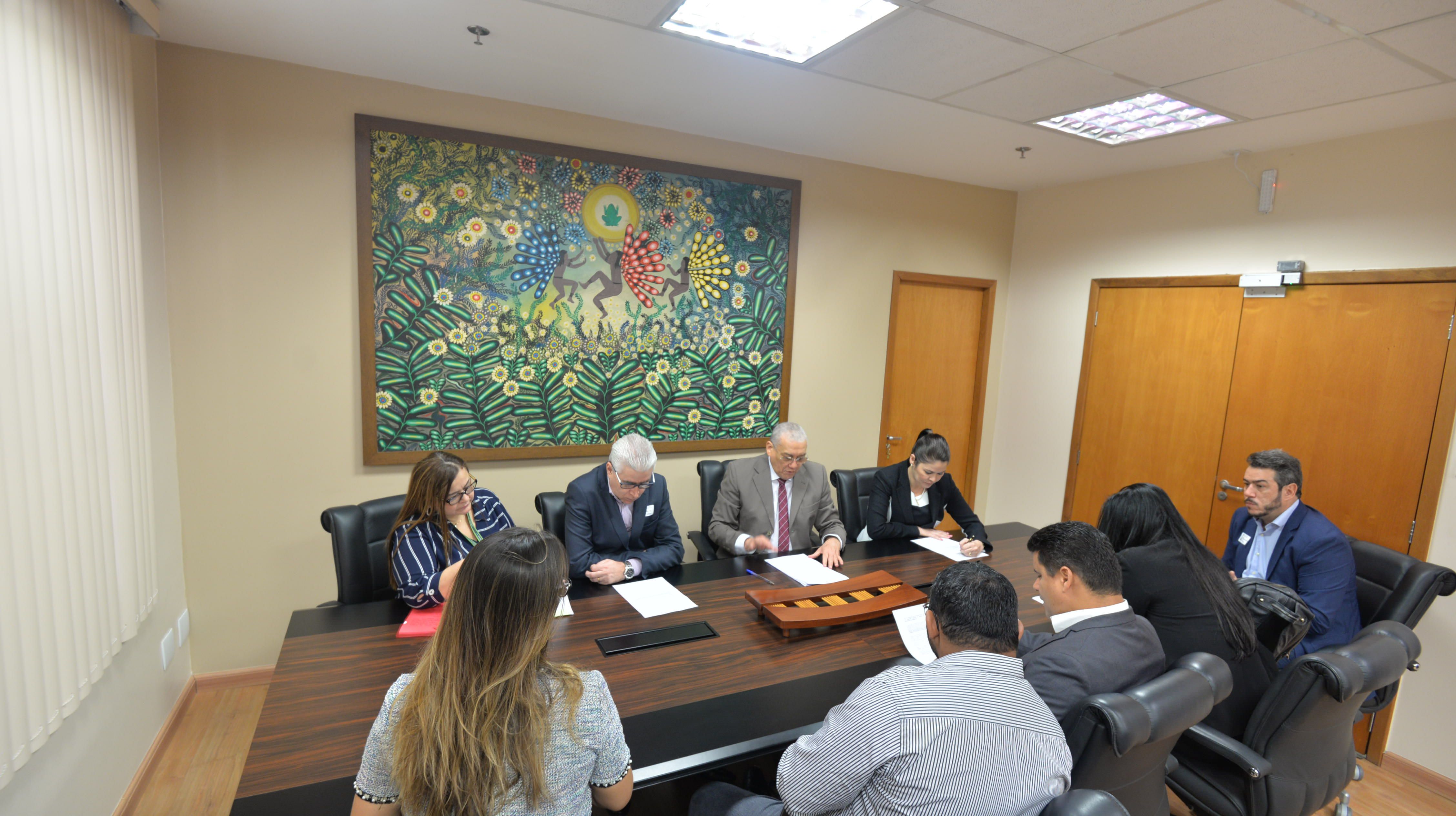 TRT11 homologa acordo entre urbanitários e Amazonas Energia