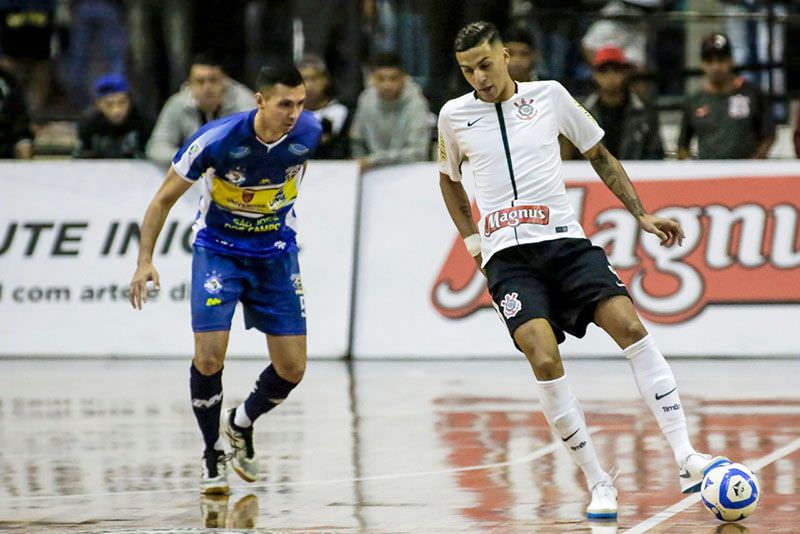 Corinthians derrota time chinês na estreia do Mundial de Futsal