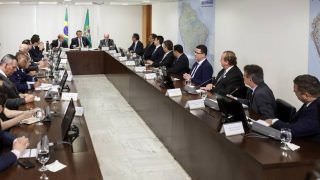 Bolsonaro afirma que reservas indígenas inviabilizam o Brasil