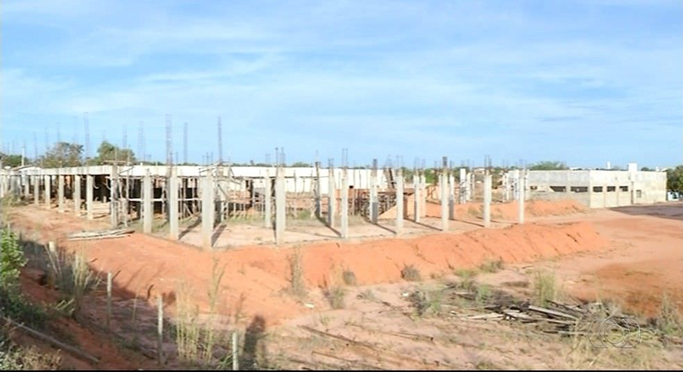 AM tem mais de R$ 800 milhões em obras paradas do governo