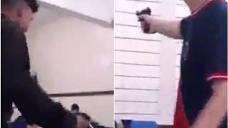 Alunos são flagrados com armas dentro de escola em Manaus; veja
