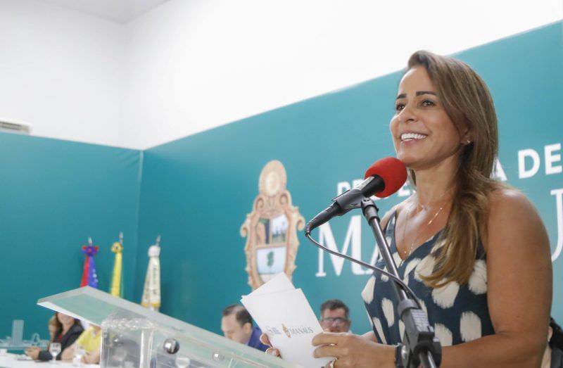 Primeira-dama de Manaus revela estar curada da Covid-19